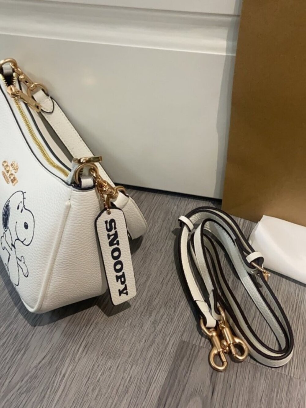 Coach X Peanuts Teri Shoulder Bag With Snoopy - Picture 7 of 8